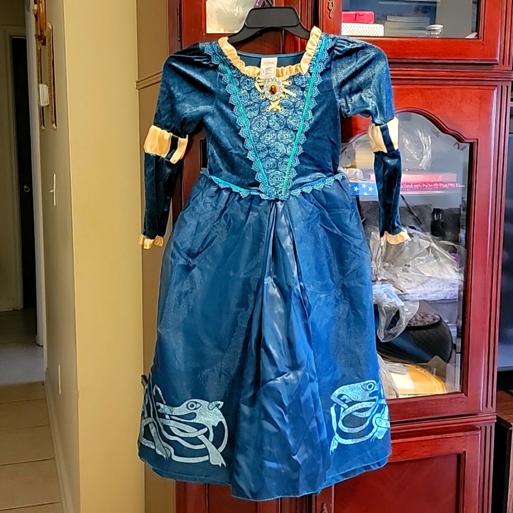 DISNEY STORE MERIDA ( BRAVE) COSTUME SIZE 7/8